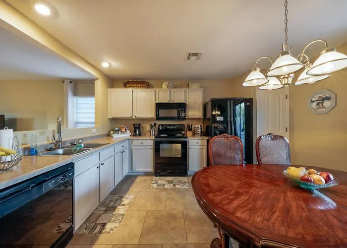 Near Kino, 3br 2ba, Outdoor Living, Fenced * Tucson