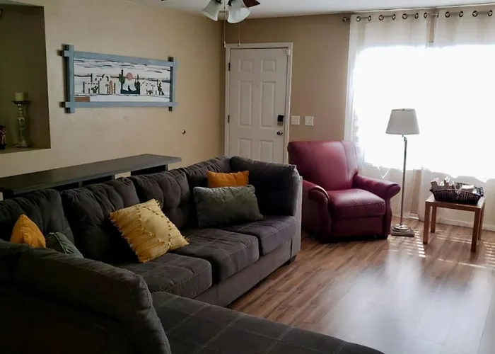 Near Kino, 3br 2ba, Outdoor Living, Fenced Holiday home